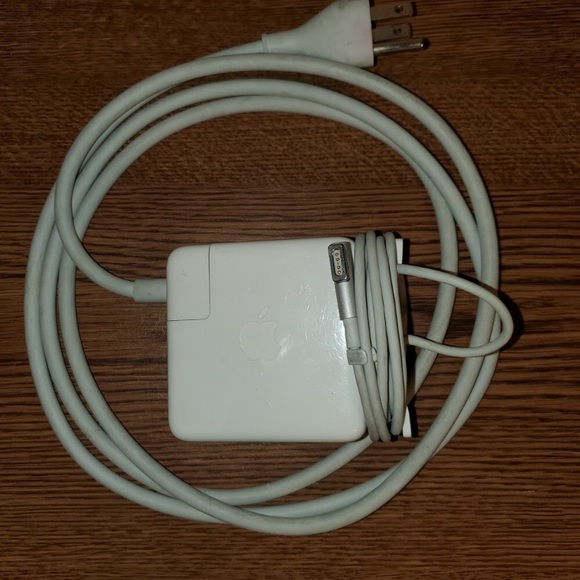 Apple macbook chargers - Picture 1 of 7
